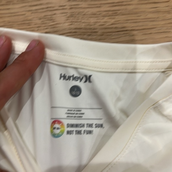 Hurley White Long Sleeve with Pink and Yellow Surfboards 10/12 NWT - Picture 3 of 4